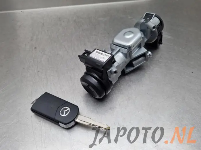 Cerradura de contacto y llave Mazda 3.