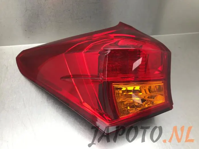 Luz trasera izquierda Toyota Auris