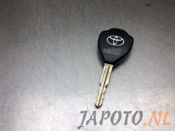 Llave Toyota Rav-4