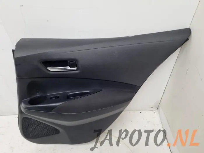 Tapizado de puerta de 4 puertas derecha detrás Toyota Corolla