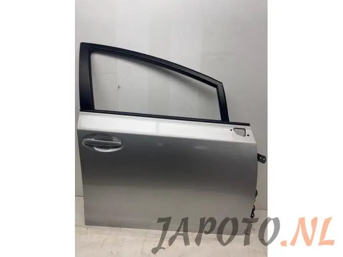 Puerta 4 puertas derecha delante Toyota Prius Plus