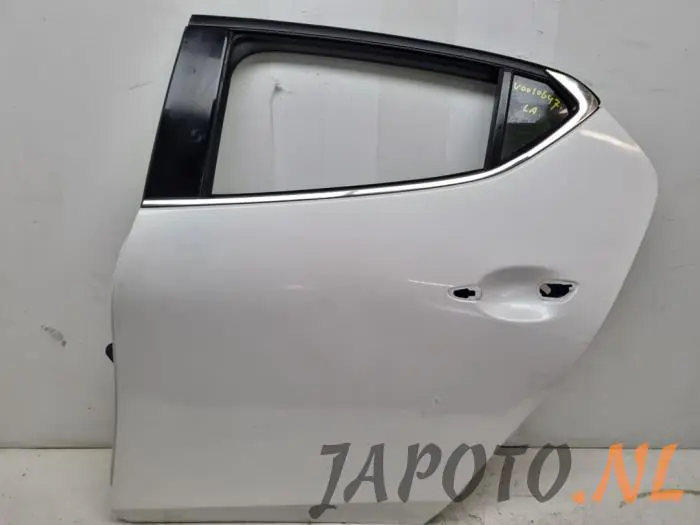 Puerta de 4 puertas izquierda detrás Mazda 3.