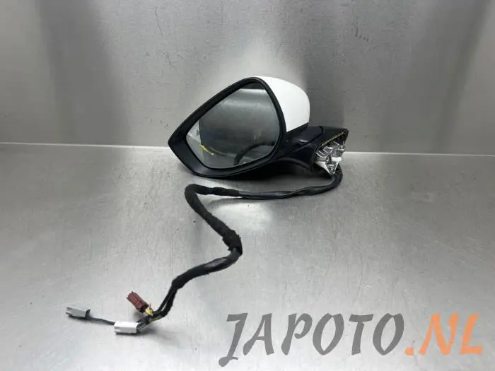 Retrovisor externo izquierda Mazda 3.