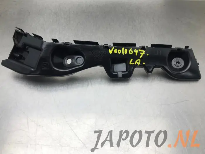 Soporte de parachoques izquierda detrás Mazda 3.