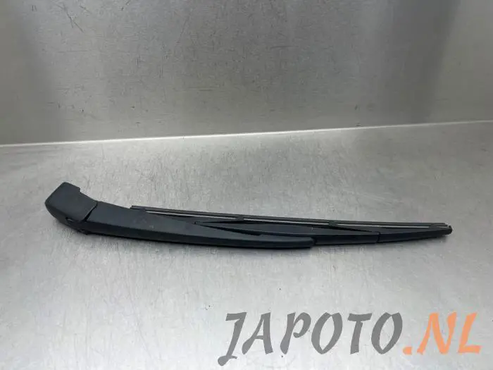 Brazo de limpiaparabrisas detrás Mazda 3.