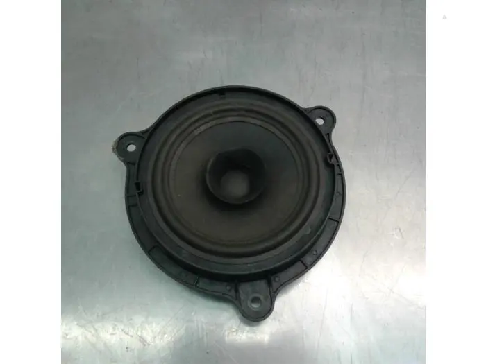 Altavoz Nissan Primera