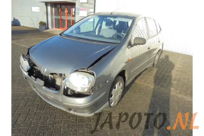 Nissan Almera Tino