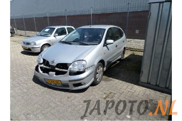 Nissan Almera Tino