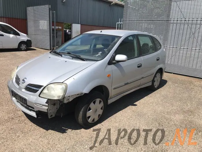 Nissan Almera Tino